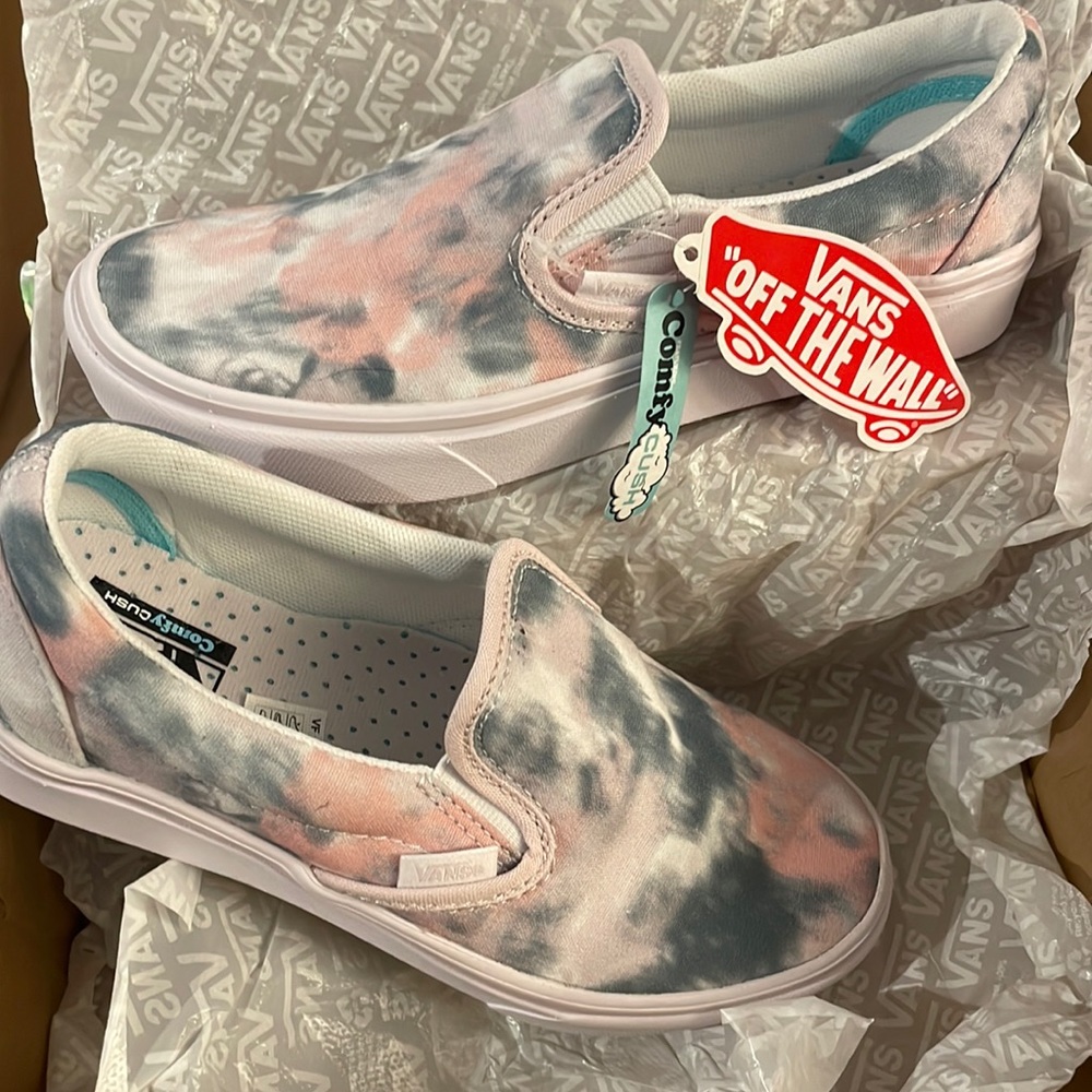 Vans Girls Slip on Shoes Brand New with tags and box Size 3